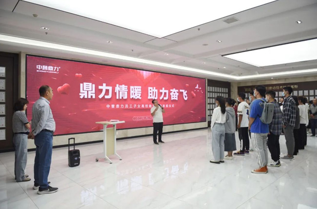 19�����u�����T����Ůϲ�@��˾��У���W���