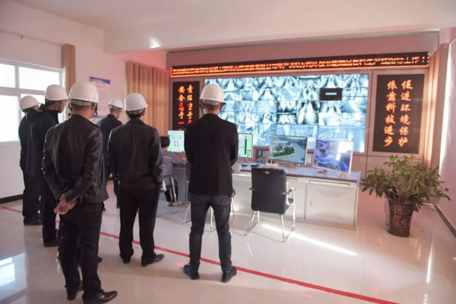 �F���~�ʭh(hu��n)���־��L(zh��ng)������һ���W�R���u(y��)���������{(di��o)��