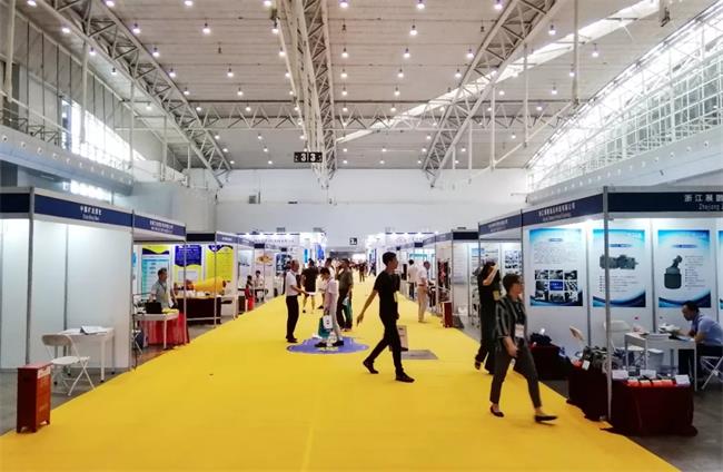 �½��V����(hu��)չ��(hu��)�F(xi��n)��(ch��ng)